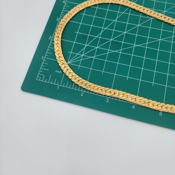 Elegant Gold Chocker Necklace - Picture 8 of 8